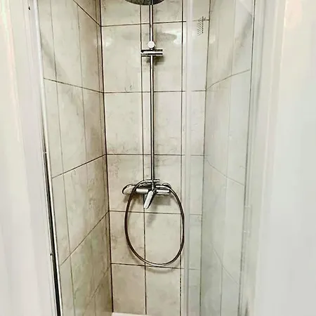 Magnifique Studio Bien Desservi アパート